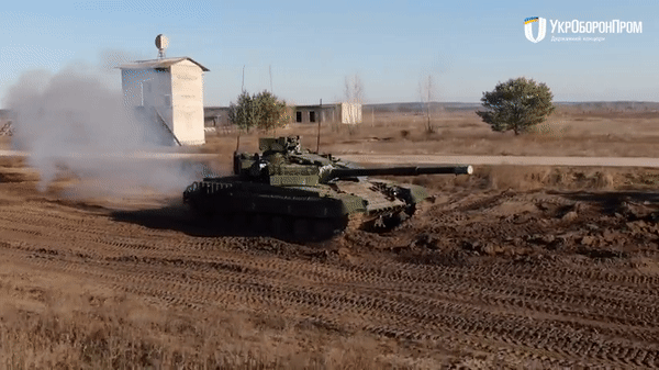 Xe tang chi huy T-64BVK nang cap sau cua Ukraine vuot troi T-90K Nga?-Hinh-7