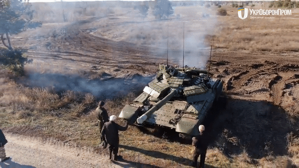 Xe tang chi huy T-64BVK nang cap sau cua Ukraine vuot troi T-90K Nga?-Hinh-8