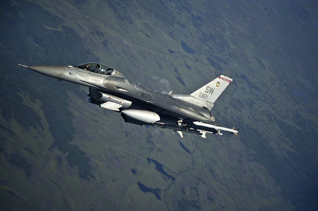 Tai sao NATO va My chua vien tro tiem kich F-16 cho Ukraine?-Hinh-6
