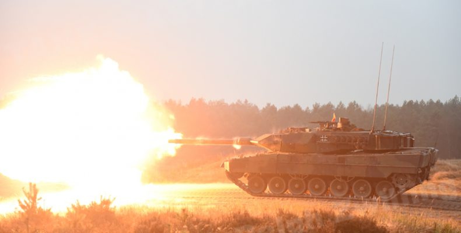 Đức sẽ viện trợ Leopard 2 cho Ukraine đối đầu xe tăng Nga - Hình 10 Duc se vien tro Leopard 2 cho Ukraine doi dau xe tang Nga-Hinh-10