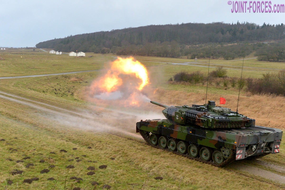 Đức sẽ viện trợ Leopard 2 cho Ukraine đối đầu xe tăng Nga - Hình 3 Duc se vien tro Leopard 2 cho Ukraine doi dau xe tang Nga-Hinh-3