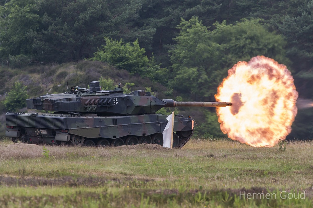 Đức sẽ viện trợ Leopard 2 cho Ukraine đối đầu xe tăng Nga - Hình 7 Duc se vien tro Leopard 2 cho Ukraine doi dau xe tang Nga-Hinh-7