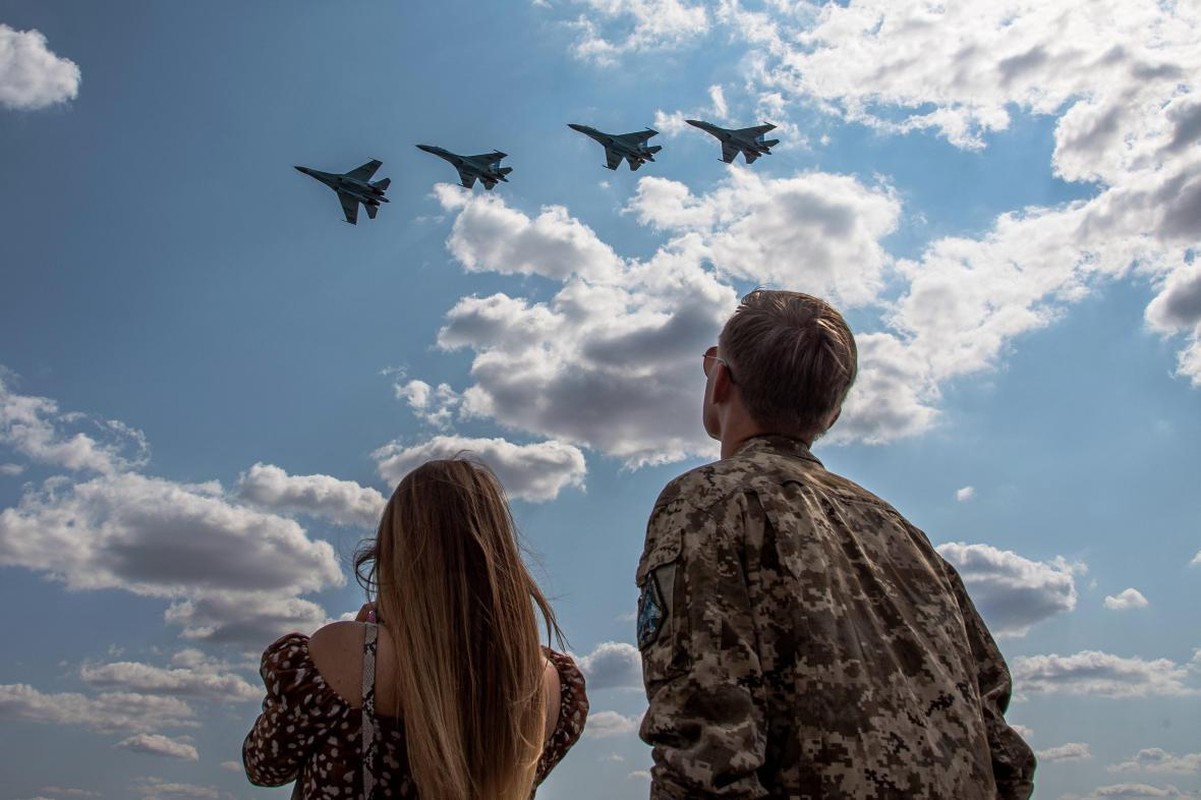 Nga 'giat minh' truoc vien canh Anh cung cap may bay AWACS cho Ukraine