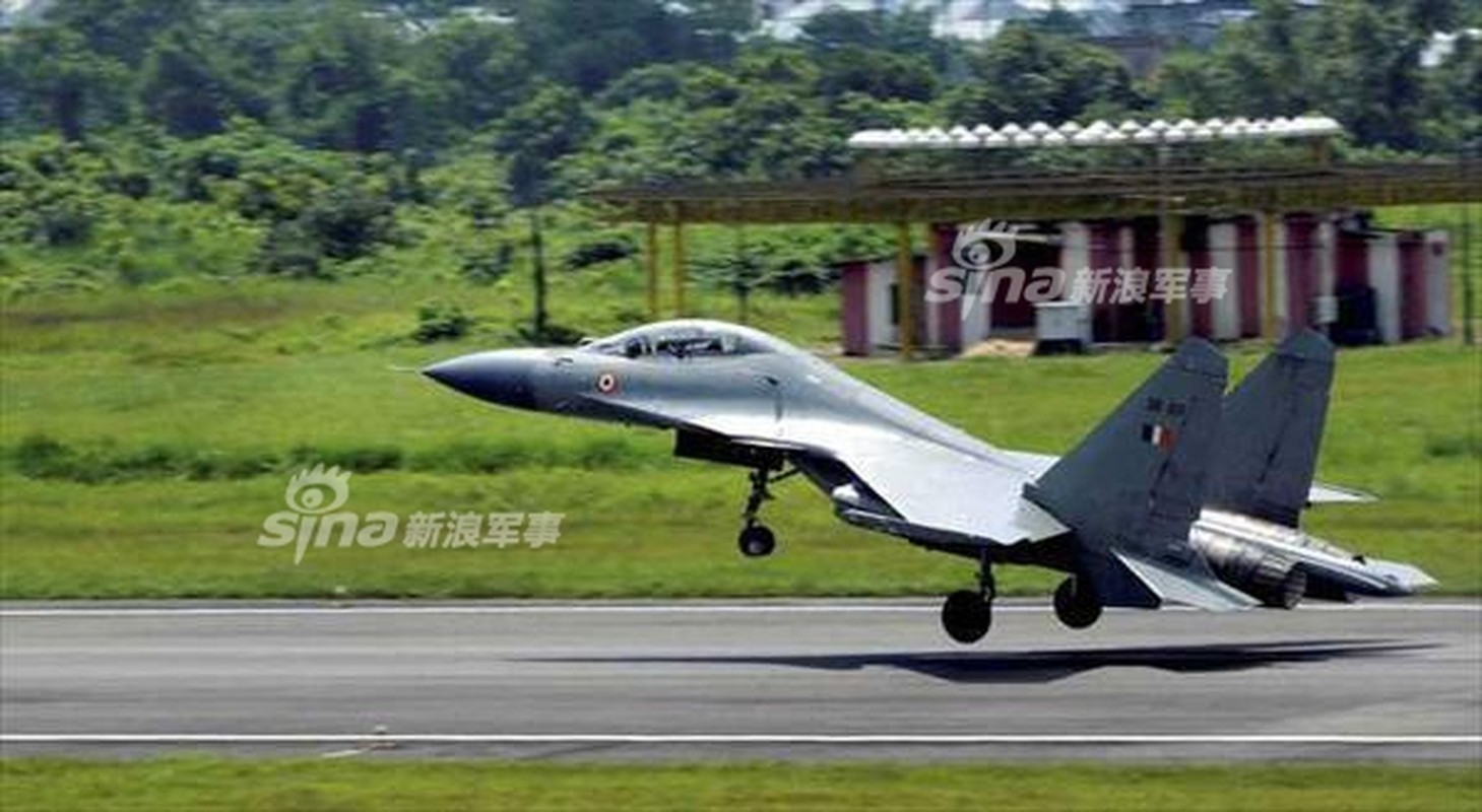 Hien truong may bay Su-30MKI roi gan bien gioi An-Trung