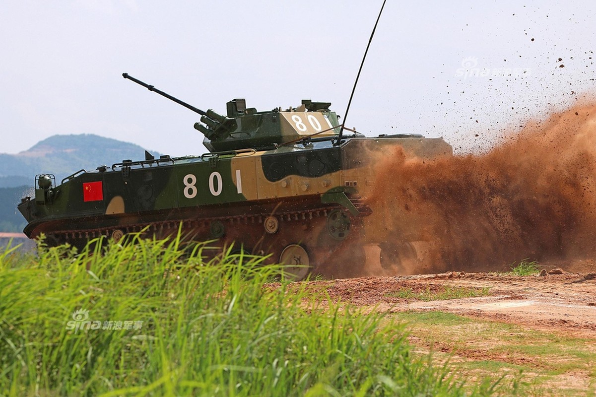 Trung Quoc gioi thieu xe boc thep du manh ngang ngua BMD-4 cua Nga-Hinh-10