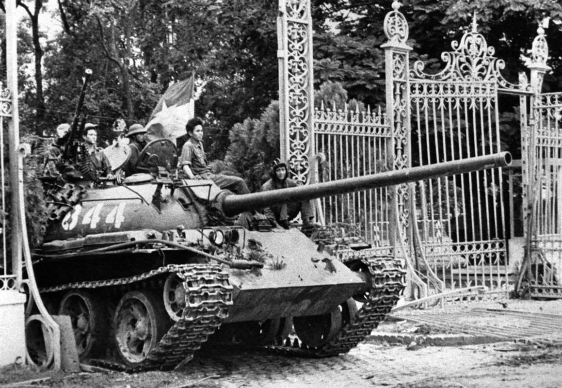 Xe tang T-55 bieu tuong chien tranh lanh gio co gia bao nhieu?