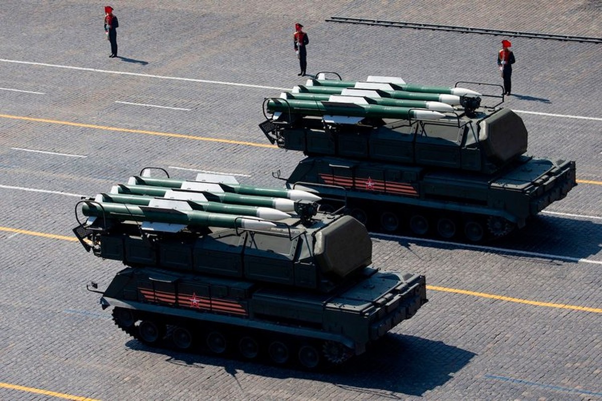 Loat vu khi Nga mang ra duyet binh khien ca chau Au run so-Hinh-2