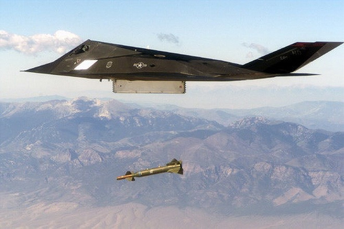 May bay tang hinh F-117 bat ngo tai xuat o 