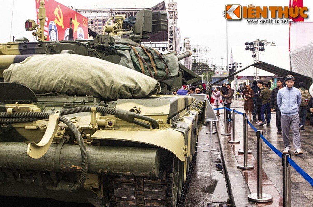 Vi sao xe tang chu luc T-90 Viet Nam lai gai mot thanh go lon phia sau?-Hinh-5
