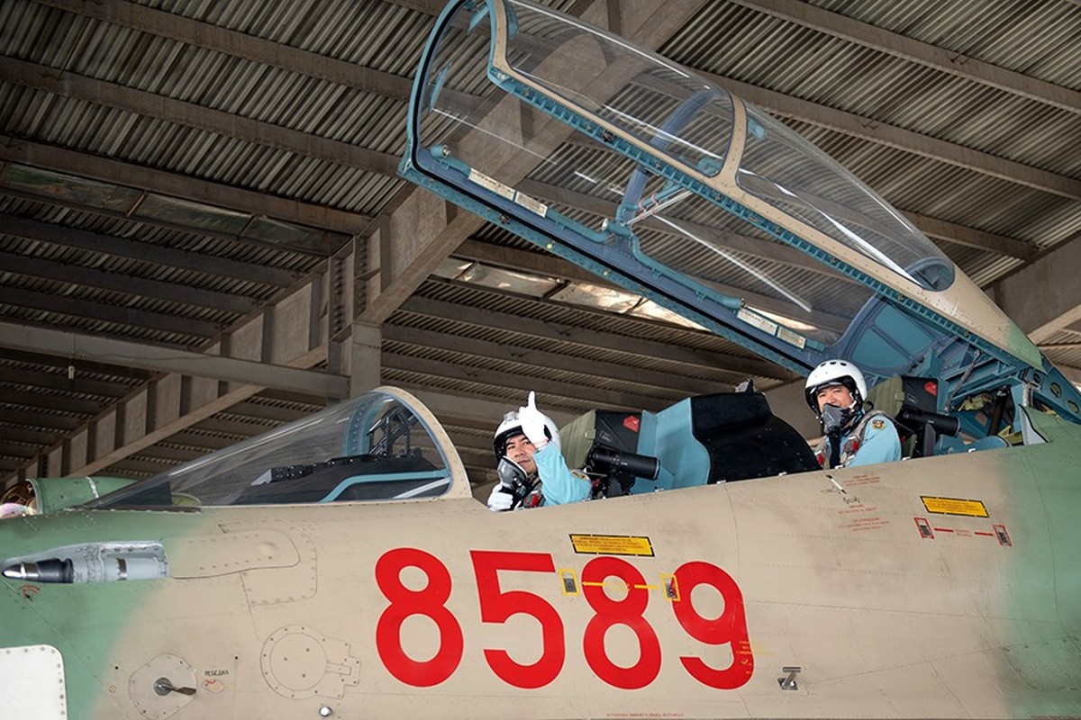 “Ho Mang Chua” Su-30MK2 cung thien binh canh giu bau troi To quoc tung canh dau nam-Hinh-2