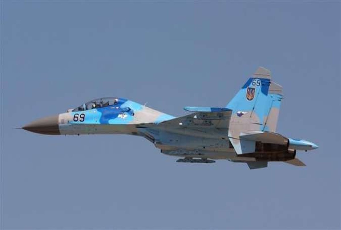 Khong quan Nga lai gap han: Su-27 roi o Bien Den, L-39 