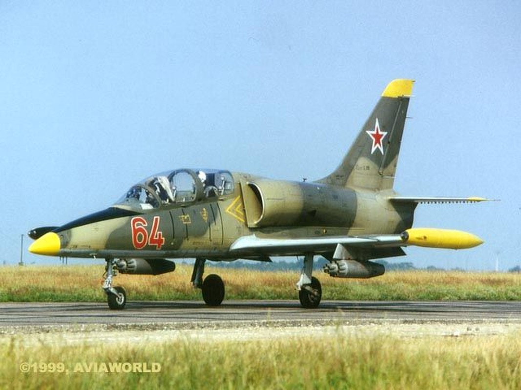 Khong quan Nga lai gap han: Su-27 roi o Bien Den, L-39 