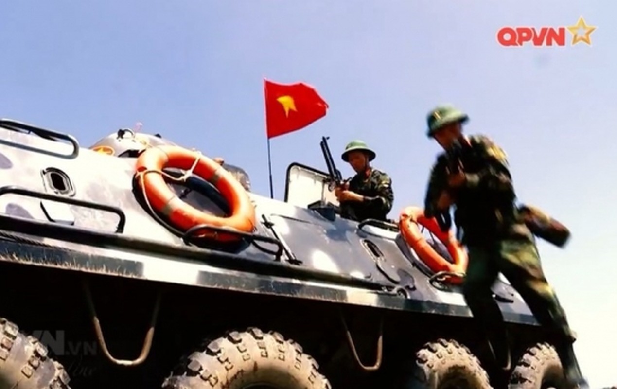 Xe boc thep BTR-60 Viet Nam boi cuc dinh, phoi hop hiep dong tot voi tau do bo-Hinh-11