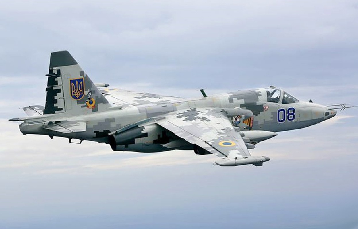 Kinh hai nguyen nhan khien Su-25 Chad tu dong phong rocket tren duong bang lam 4 nguoi chet-Hinh-6