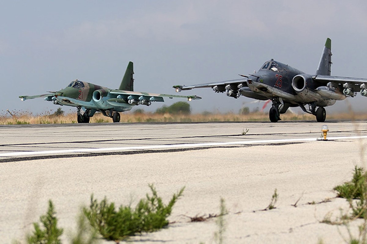 Kinh hai nguyen nhan khien Su-25 Chad tu dong phong rocket tren duong bang lam 4 nguoi chet-Hinh-8