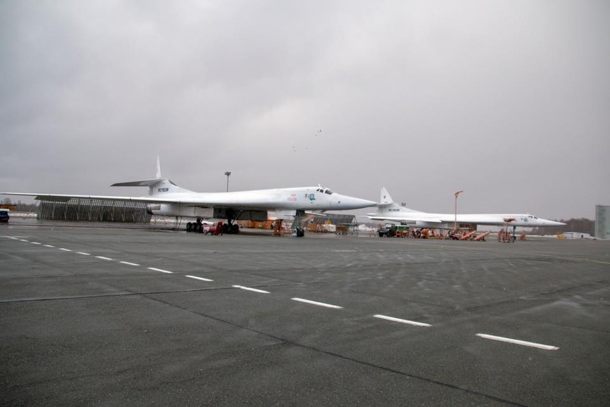 Co them 2 sieu co Tu-160 hien dai hoa, Khong quan Nga nhu 