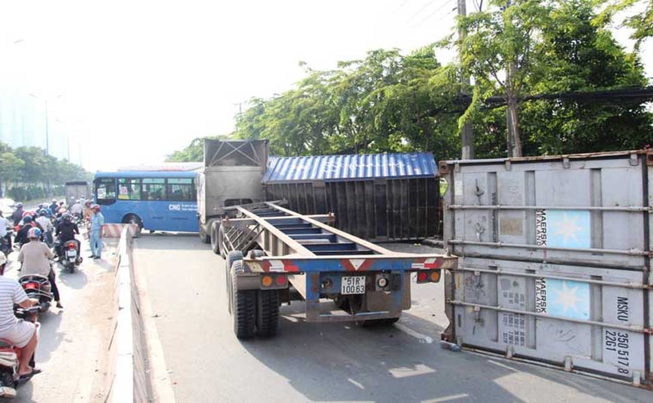 Anh: Kinh hoang container de bep xe buyt va xe may o Sai Gon-Hinh-8