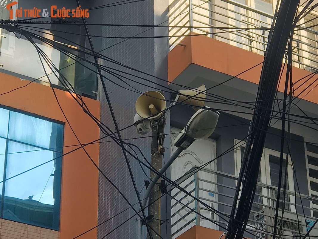 Cận cảnh dàn loa phường Thủ đô hiện như thế nào? - Hình 13 Can canh dan loa phuong Thu do hien nhu the nao?-Hinh-13