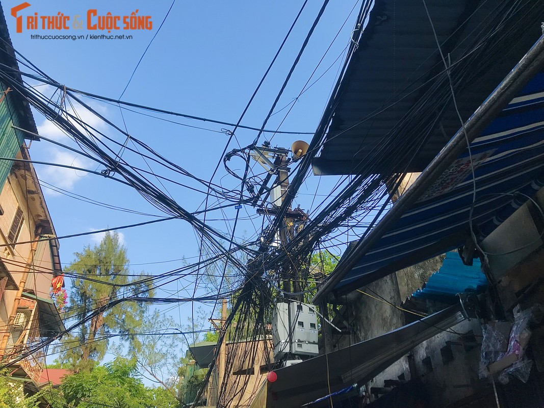 Cận cảnh dàn loa phường Thủ đô hiện như thế nào? - Hình 2 Can canh dan loa phuong Thu do hien nhu the nao?-Hinh-2