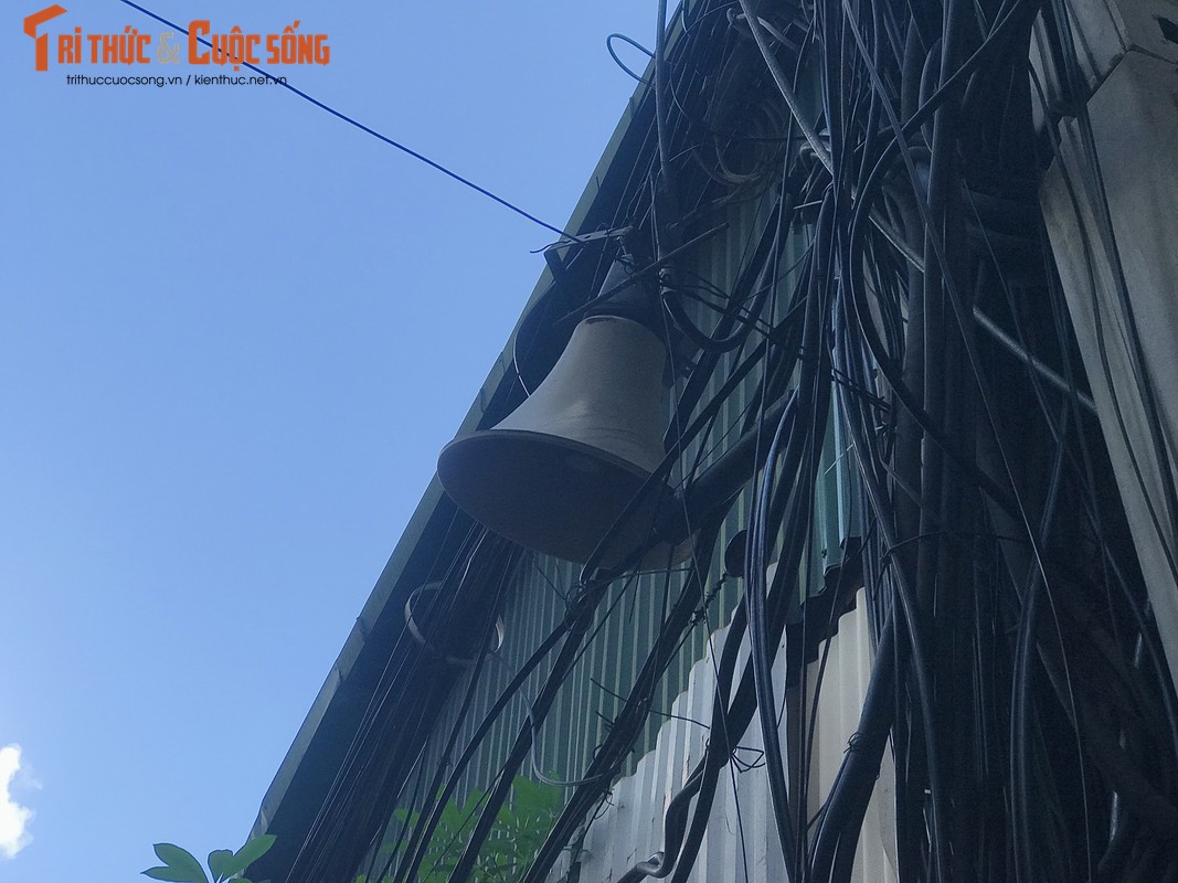 Cận cảnh dàn loa phường Thủ đô hiện như thế nào? - Hình 8 Can canh dan loa phuong Thu do hien nhu the nao?-Hinh-8