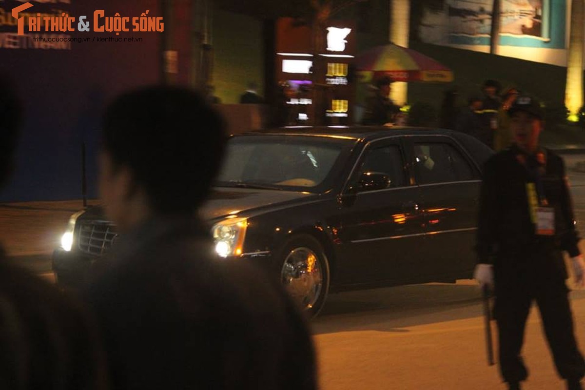 Doan xe don Tong thong Donald Trump roi khach san Marriott di san bay Noi Bai