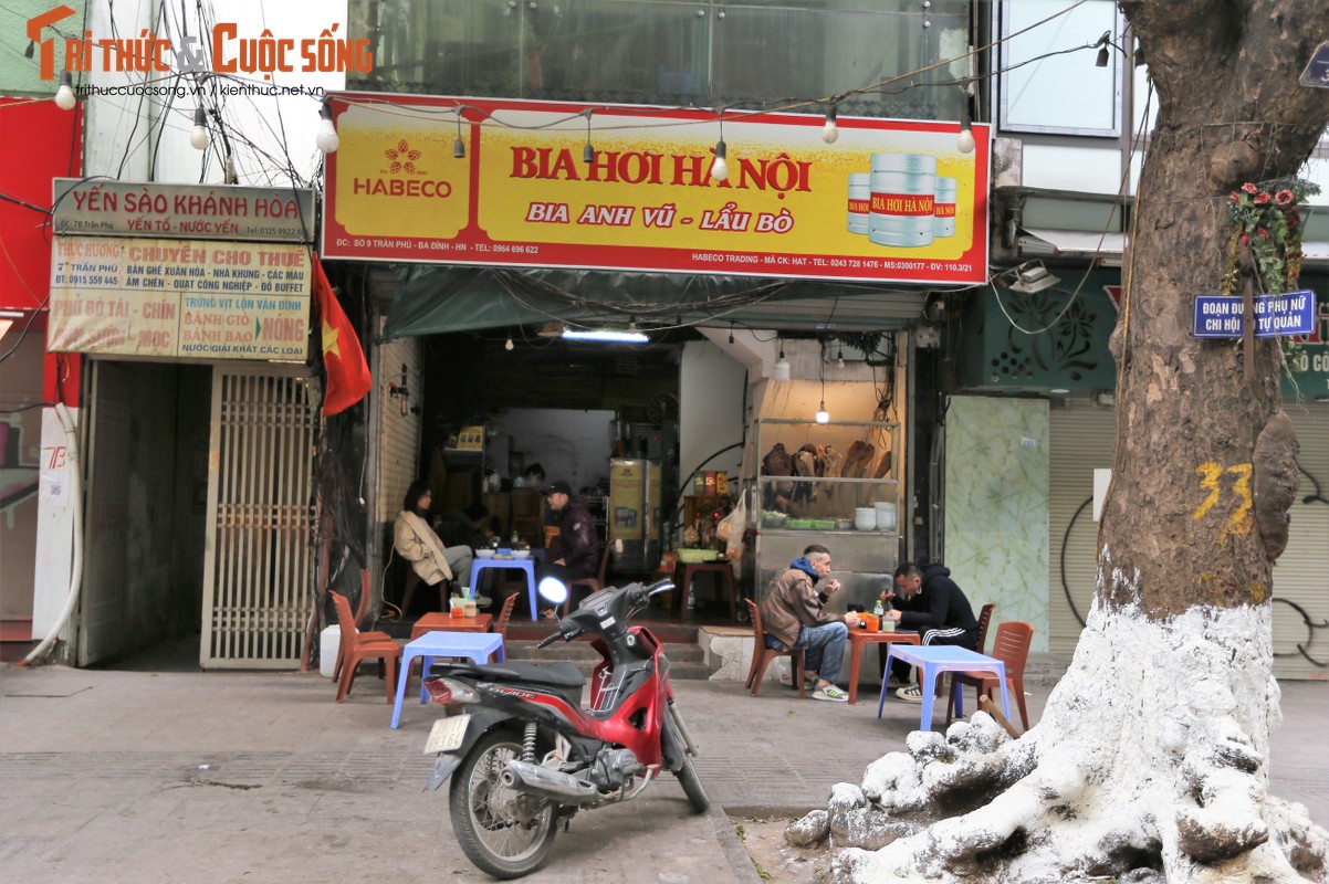 Ha Noi: Hang quan mo sang mung 1 Tet Nham Dan, gia tang nhe