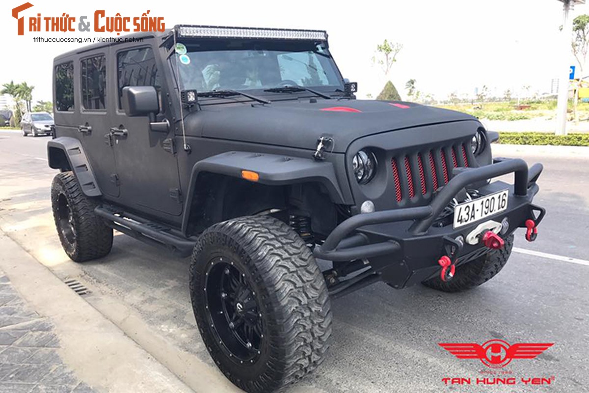 &quot;Soi&quot; Jeep Wrangler Unlimited Lifted gia 2,9 ty tai Da thanh