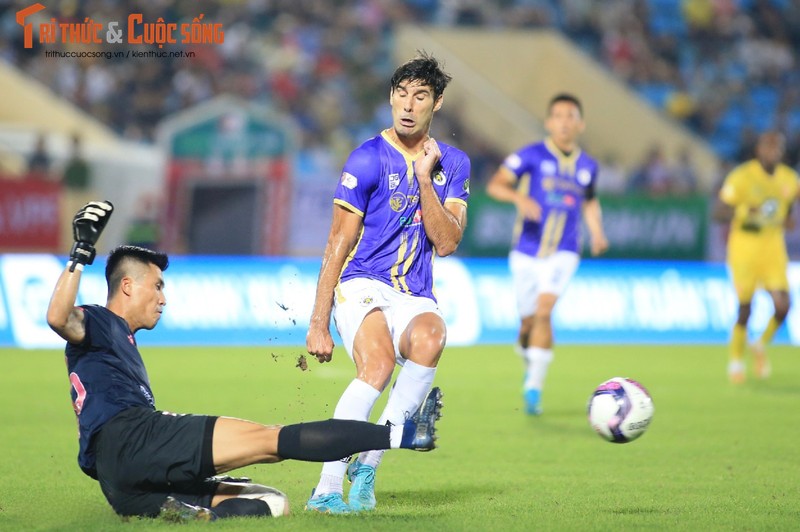 Hoa Nam Dinh, Ha Noi FC lo co hoi vuon len dau bang V-League